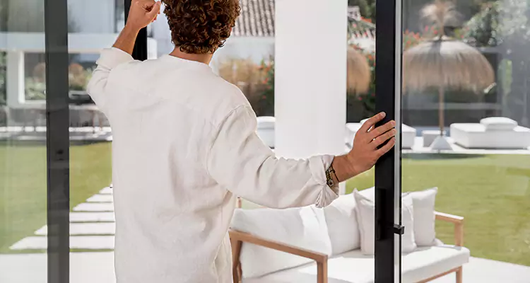Sliding Screen Door Maintenance for Closing Issues in Edgewater, FL